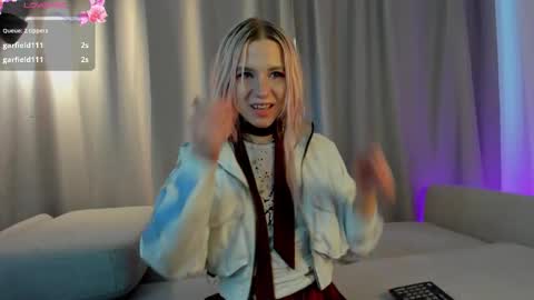 Snapshot of nicollefarrey chatting on February 17, 2026, 8:22 am Kim online show from February 17, 2026, 8:22 am