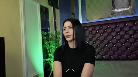 Nicolle online show from December 10, 2024, 9:44 am