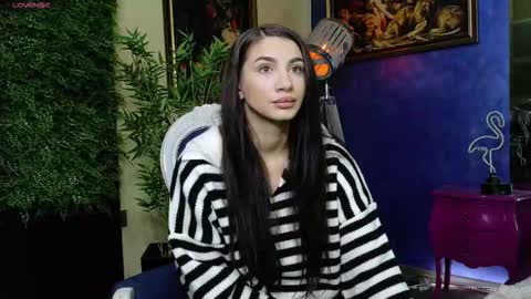 Nicolle online show from December 3, 2025, 10:35 am