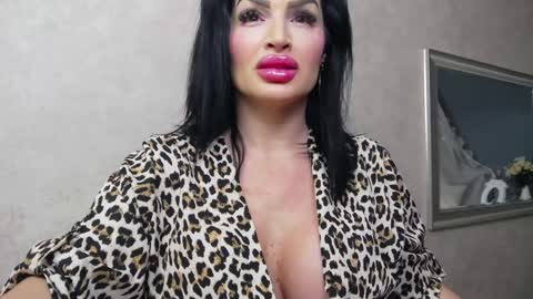 Nicolle online show from December 30, 2024, 8:25 pm