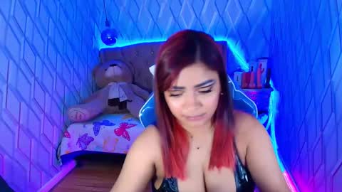 Nicolle Miley online show from September 29, 2025, 3:22 am