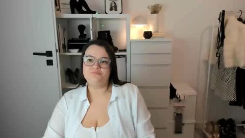 Snapshot of nightholly chatting on February 28, 2026, 8:21 pm Holly online show from February 28, 2026, 8:21 pm