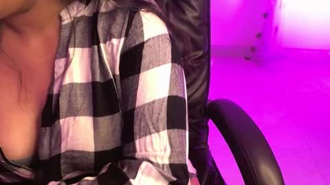 nightqueen107446 online show from October 24, 2025, 3:25 am