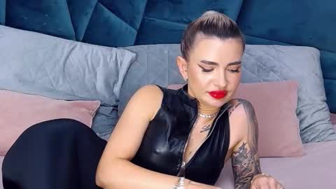 Iris online show from November 18, 2025, 9:58 am