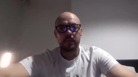 nighttime online show from November 9, 2025, 3:21 pm