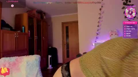 Lana online show from November 11, 2025, 4:07 pm