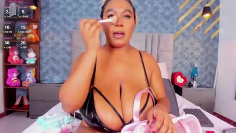 Snapshot of niiamoore_ chatting on May 6, 2026, 7:52 pm NiiaMoore online show from May 6, 2026, 7:52 pm