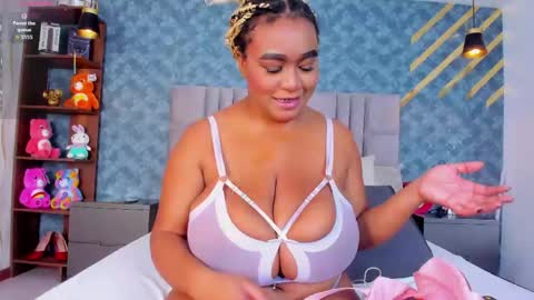 Snapshot of niiamoore_ chatting on May 11, 2026, 7:44 pm NiiaMoore online show from May 11, 2026, 7:44 pm