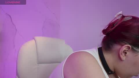 Anni online show from November 25, 2025, 9:59 pm