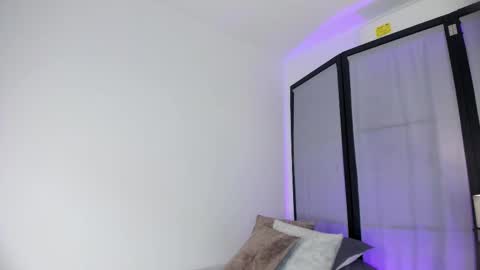 Niicole online show from December 20, 2025, 6:04 pm