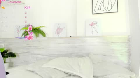 Niicoleta  online show from February 17, 2025, 10:47 pm