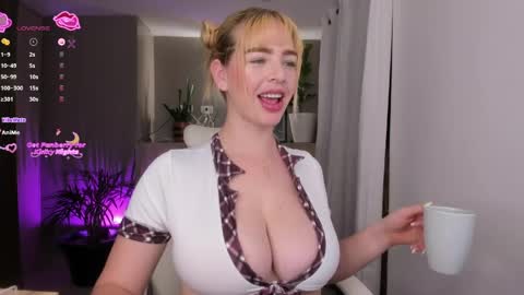 Niicoleta  online show from April 10, 2026, 4:06 am