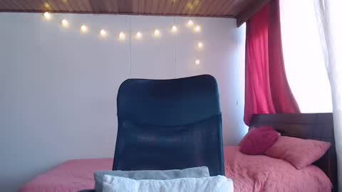 Niina Jones online show from December 12, 2024, 2:44 pm