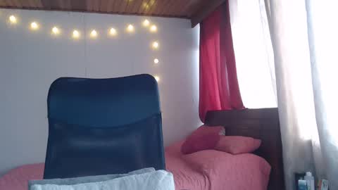 Niina Jones online show from December 24, 2024, 8:16 pm