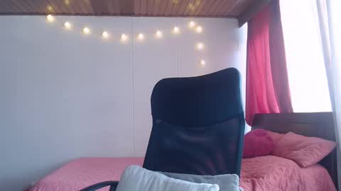 Niina Jones online show from January 7, 2025, 2:41 pm