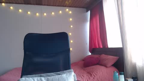 Niina Jones online show from January 8, 2025, 3:17 pm