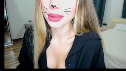 Snapshot of nika_blissy chatting on October 31, 2025, 9:49 pm Nika online show from October 31, 2025, 9:49 pm