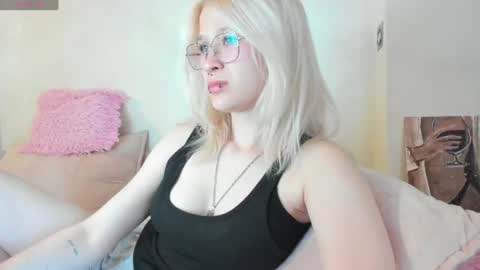 Snapshot of nika_sm chatting on July 1, 2026, 1:29 am Nika Sm online show from July 1, 2026, 1:29 am
