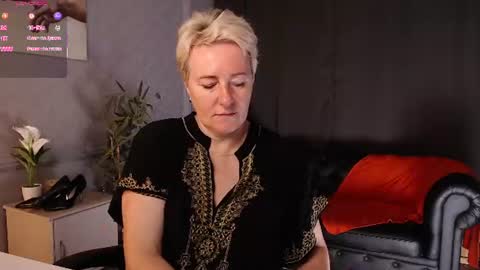 Snapshot of nika_smit chatting on August 2, 2026, 5:06 am Nika online show from August 2, 2026, 5:06 am