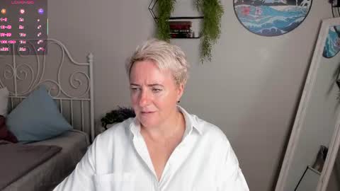 Snapshot of nika_smit chatting on August 7, 2026, 10:17 am Nika online show from August 7, 2026, 10:17 am