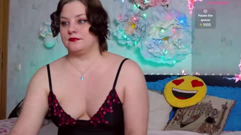 LovellyNika online show from January 22, 2025, 12:17 pm