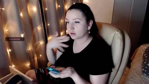 Snapshot of nikaking22 chatting on December 19, 2025, 5:09 pm nikaking22 online show from December 19, 2025, 5:09 pm