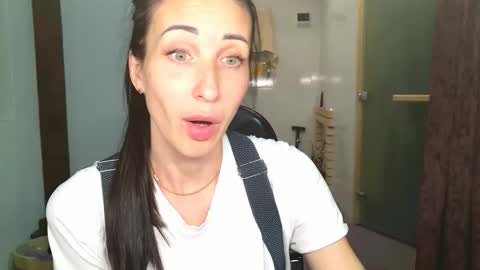 Nika online show from November 3, 2025, 7:48 pm