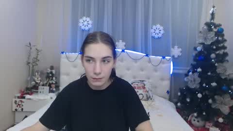 nikastarkk online show from December 4, 2024, 8:18 pm