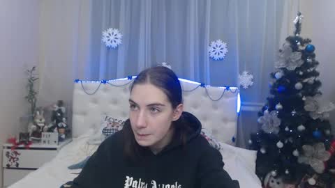 nikastarkk online show from December 8, 2024, 7:22 pm