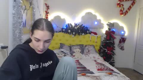 nikastarkk online show from December 13, 2024, 3:16 am