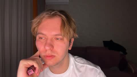 Celine online show from December 17, 2025, 4:35 pm