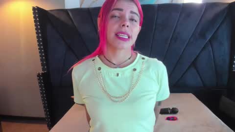 Snapshot of niki_santana chatting on September 30, 2025, 3:55 am niki online show from September 30, 2025, 3:55 am