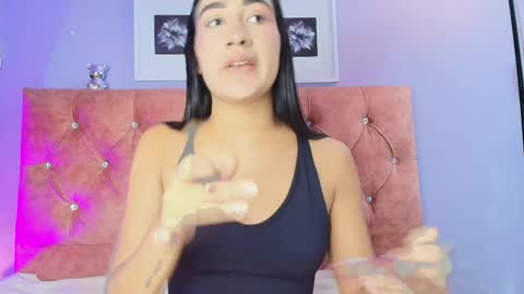Snapshot of nikibrice chatting on June 1, 2026, 2:02 am online show from June 1, 2026, 2:02 am