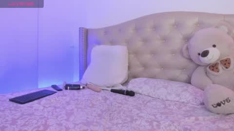 Niikii online show from March 4, 2025, 4:06 am