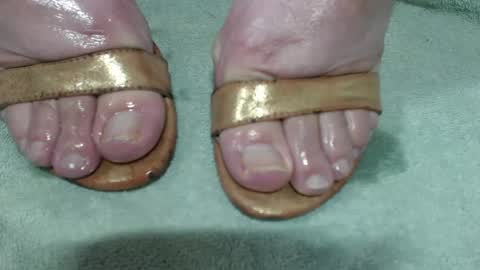 nikisissyfeet online show from February 3, 2025, 10:43 pm