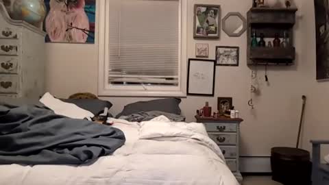 nikki32313 online show from March 22, 2026, 11:52 pm