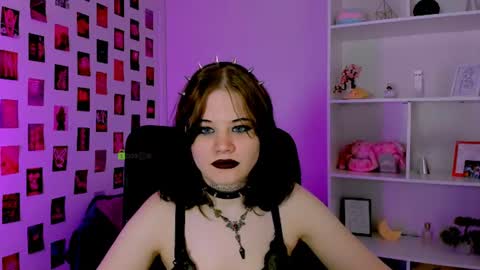 Snapshot of nikki_kiss_ chatting on July 23, 2026, 8:45 am nikki_kiss_ online show from July 23, 2026, 8:45 am