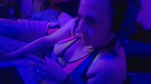 Snapshot of nikkietwotimes420 chatting on September 19, 2025, 1:29 am Nikkie online show from September 19, 2025, 1:29 am