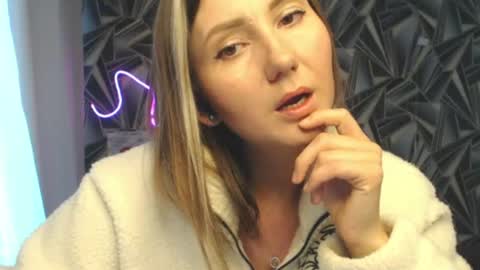 Snapshot of nikkikiss___ chatting on June 19, 2026, 1:32 am nikkikiss___ online show from June 19, 2026, 1:32 am