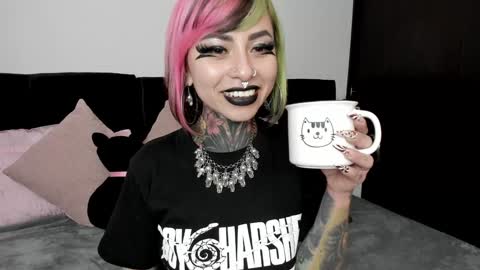 Nikki Ramone   online show from December 13, 2024, 1:12 pm