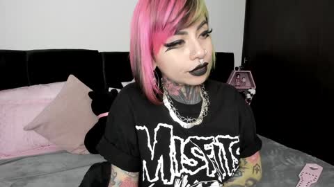 Nikki Ramone   online show from December 24, 2024, 12:11 pm