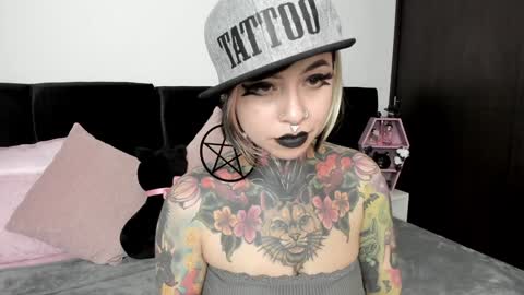 Nikki Ramone   online show from January 10, 2025, 6:17 pm