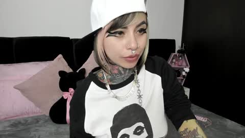 Nikki Ramone   online show from January 22, 2025, 6:20 pm