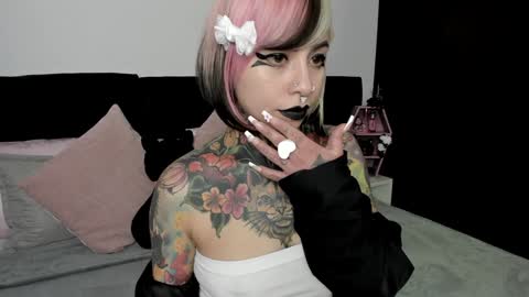 Nikki Ramone   online show from January 28, 2025, 3:04 pm