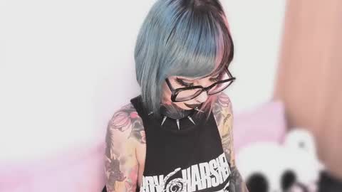 Nikki Ramone   online show from October 2, 2025, 10:28 pm