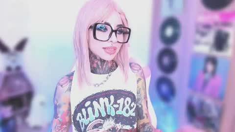 Nikki Ramone   online show from January 6, 2026, 11:25 am