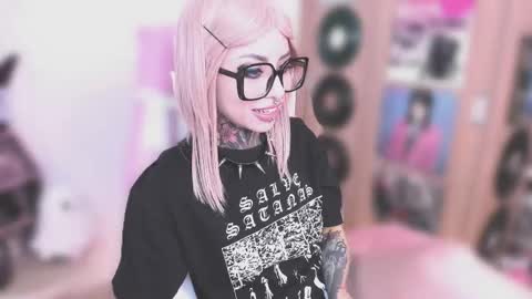 Nikki Ramone   online show from January 9, 2026, 11:13 am