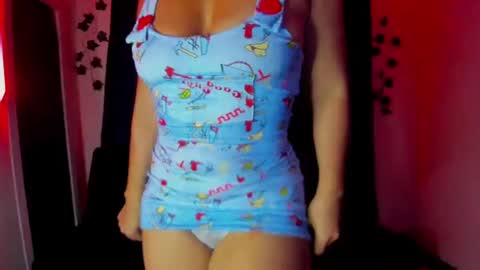 Snapshot of nikky_evans_ chatting on September 16, 2025, 6:14 am online show from September 16, 2025, 6:14 am