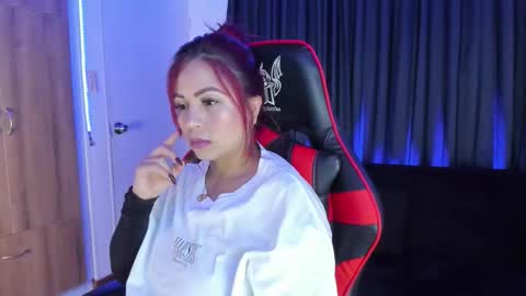 Snapshot of nikky_evans_ chatting on October 17, 2025, 6:16 am online show from October 17, 2025, 6:16 am