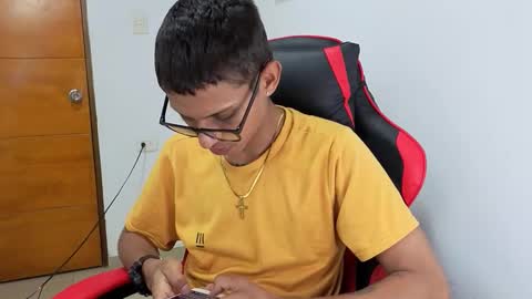 niklaus_wolf online show from February 25, 2026, 12:31 am